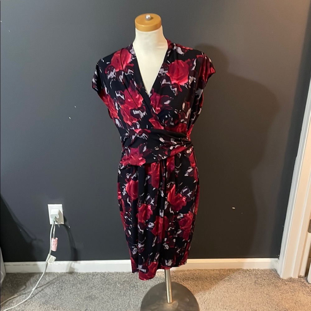 Black and Red Sheath Midi Dress with V-Neck